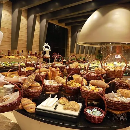 Elexus & Luxury & Convention & & Casino קיירניה